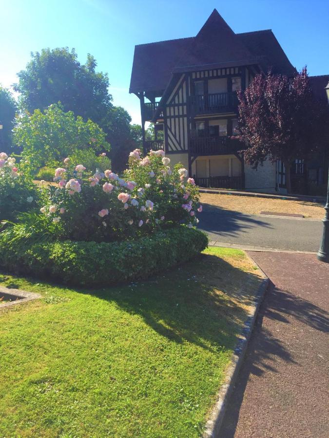 Domaine Prive, , Piscine, Jacuzzi, Joli Appartement Deauville Bagian luar foto